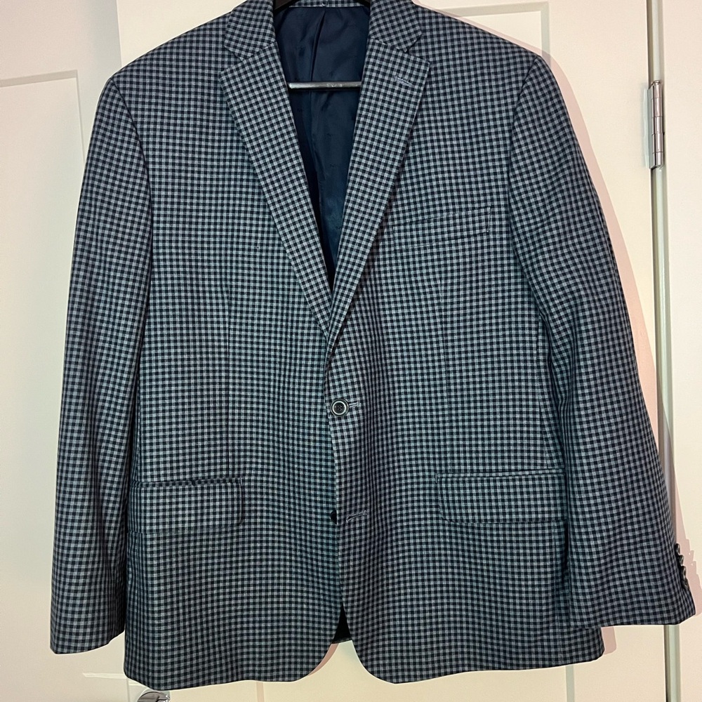 Michael Kors Men’s Blazer – Like New!

Size 44R (Large fit).